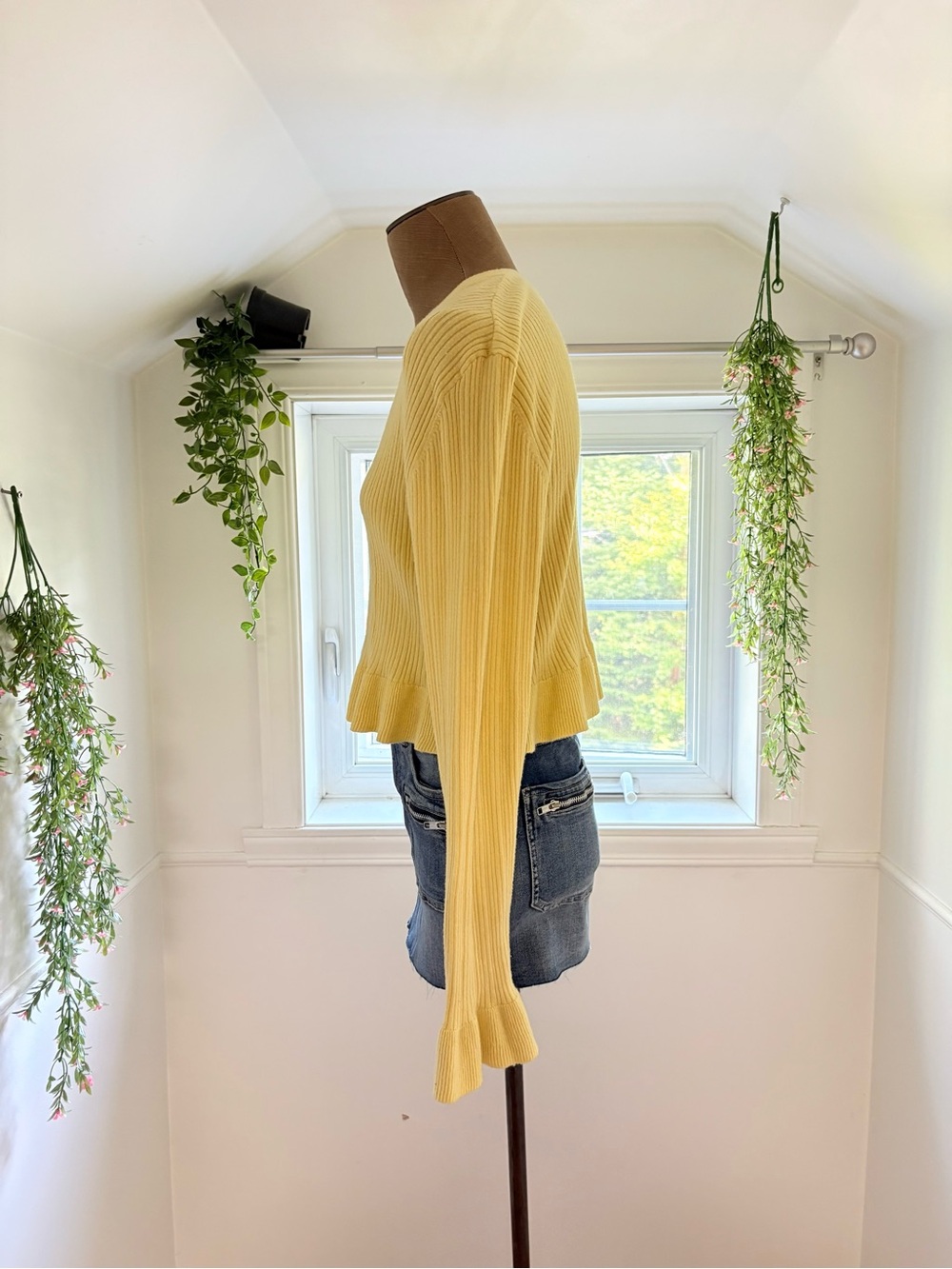 Yellow Ribbed V-Neck Button-Front Peplum Cardigan - Picture 2 of 5